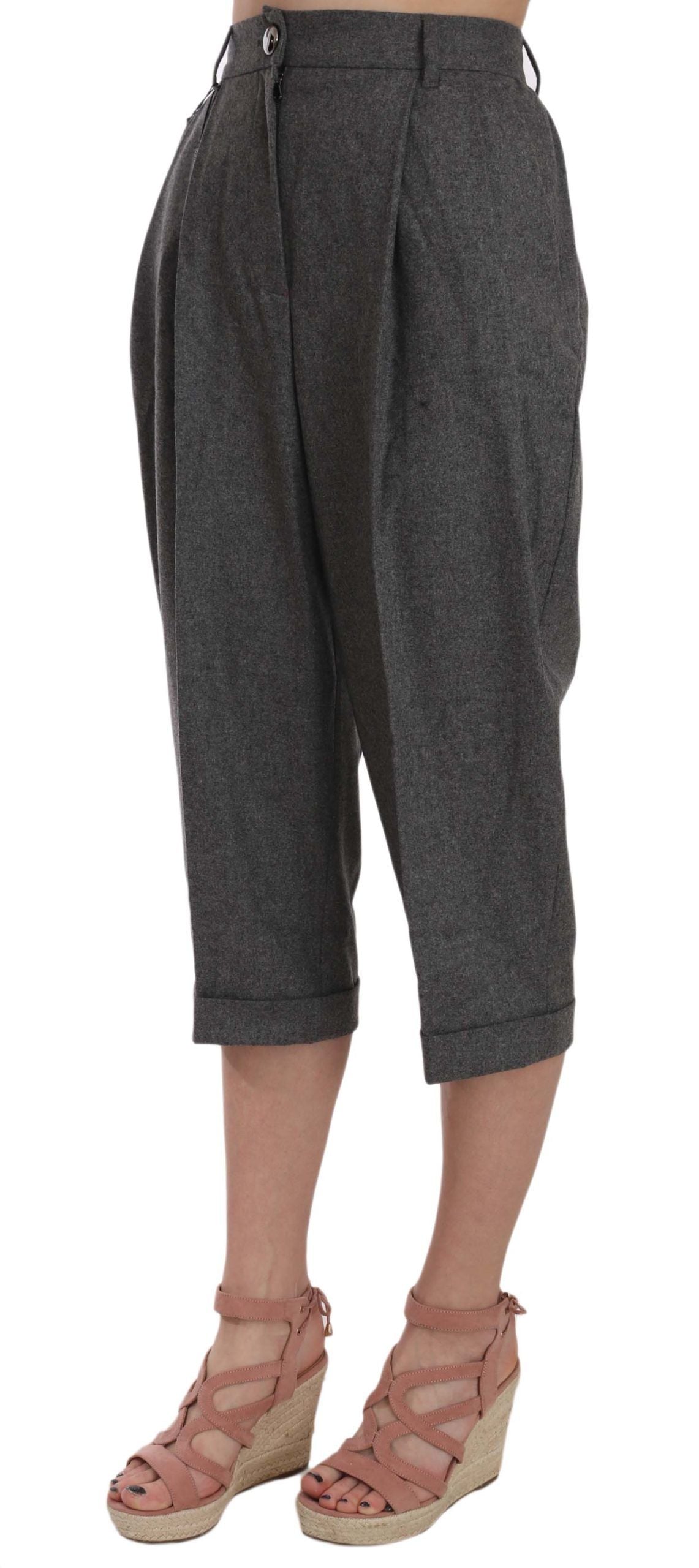 Kurze Wollhose mit Bundfalten
