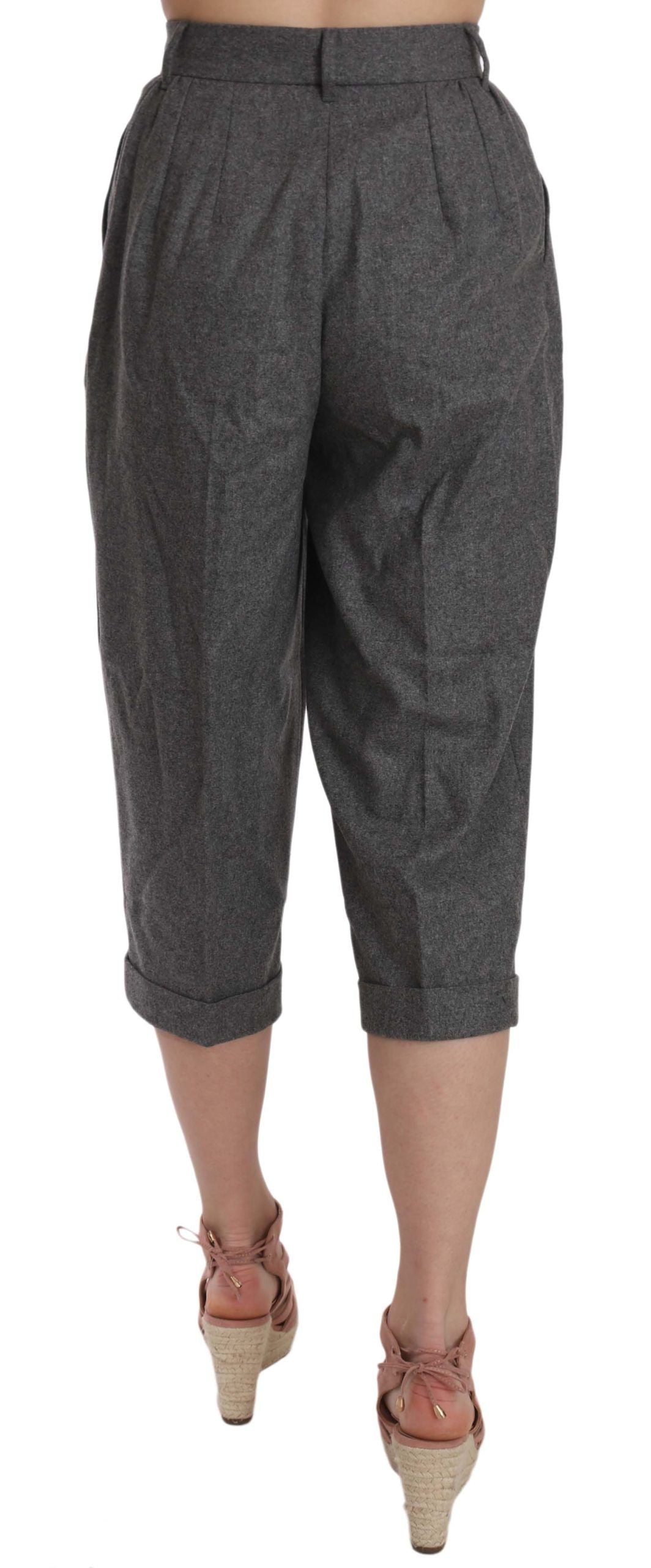 Kurze Wollhose mit Bundfalten