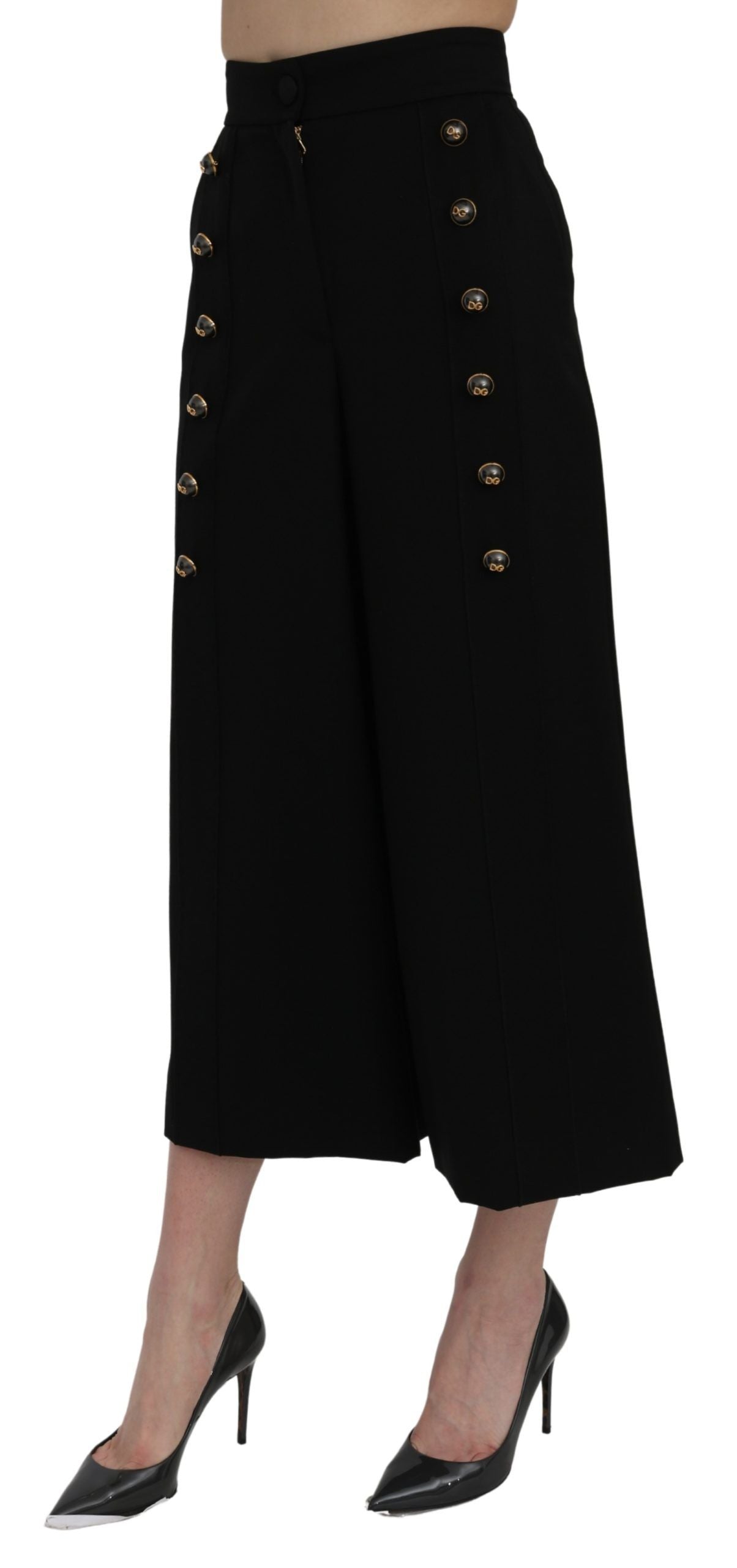 Schwarze, verkürzte Hose mit weitem Bein und hoher Taille