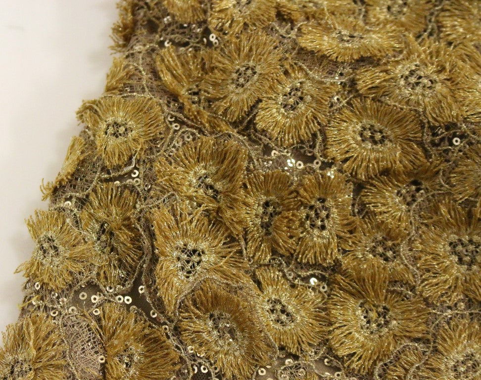 GOLDENES langes Maxikleid aus Spitze mit Kristallen