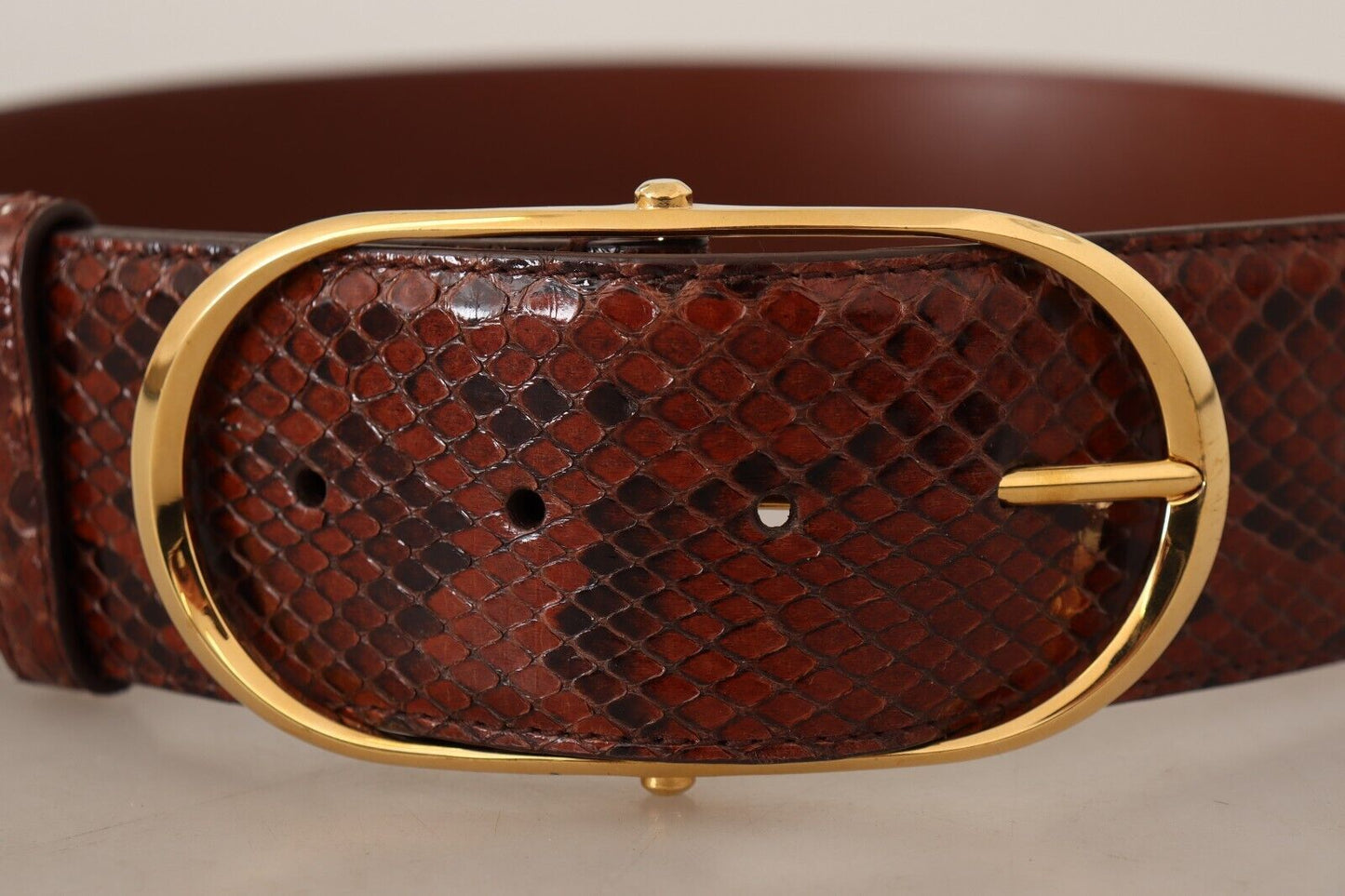 Brauner Gürtel aus exotischem Leder mit ovaler Schnalle und Gold