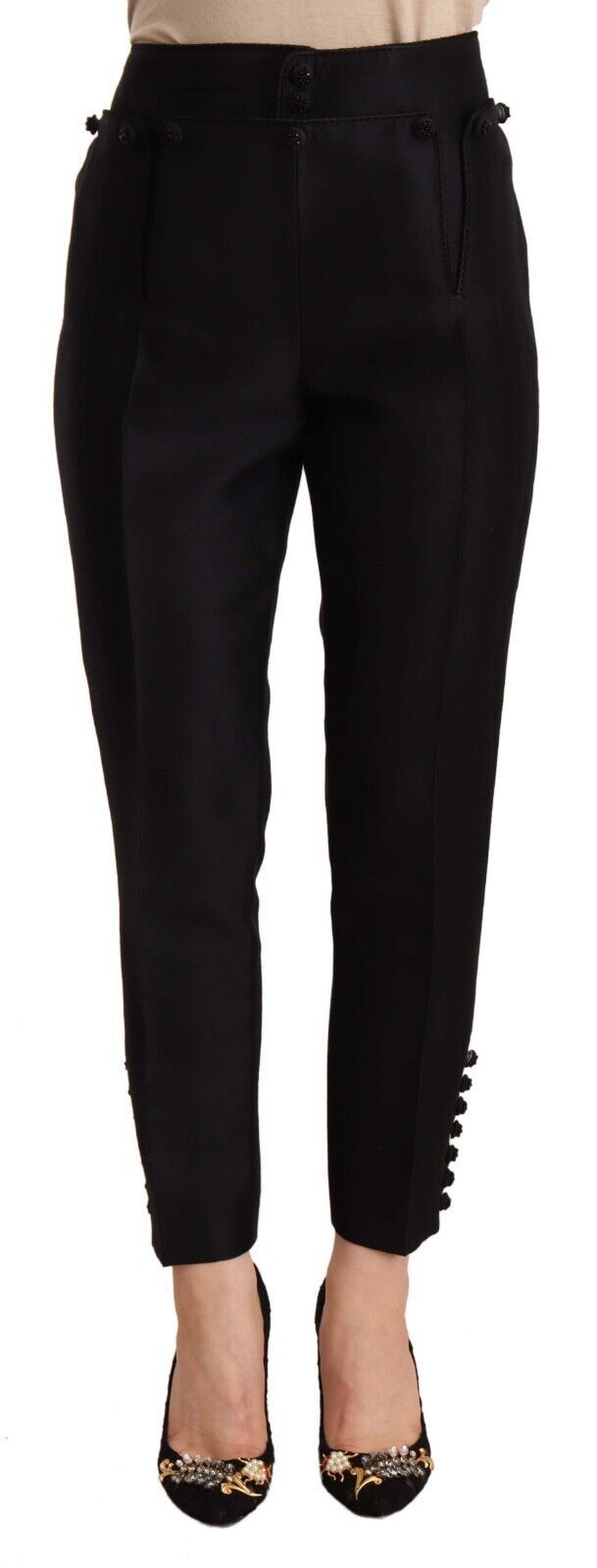 Schwarze, verkürzte Hose mit hoher Taille und Knopfverzierung