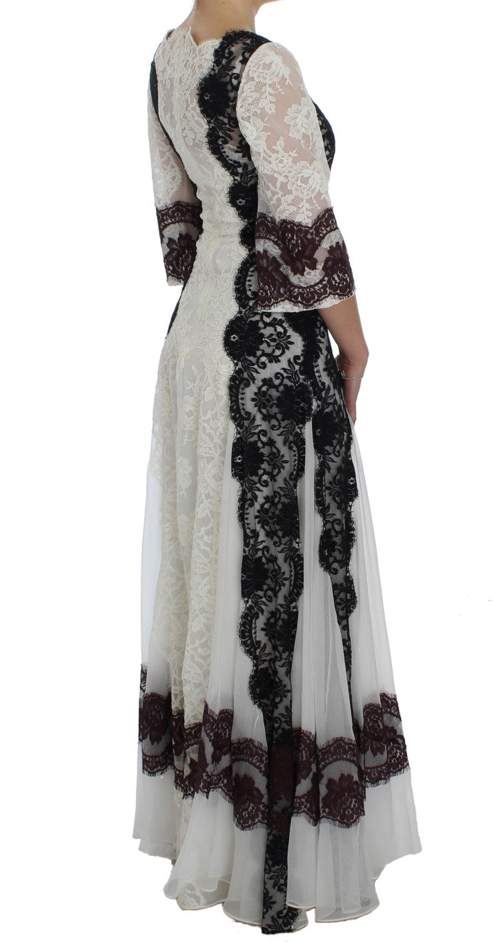 Weißes, bodenlanges Kleid aus floraler Spitze