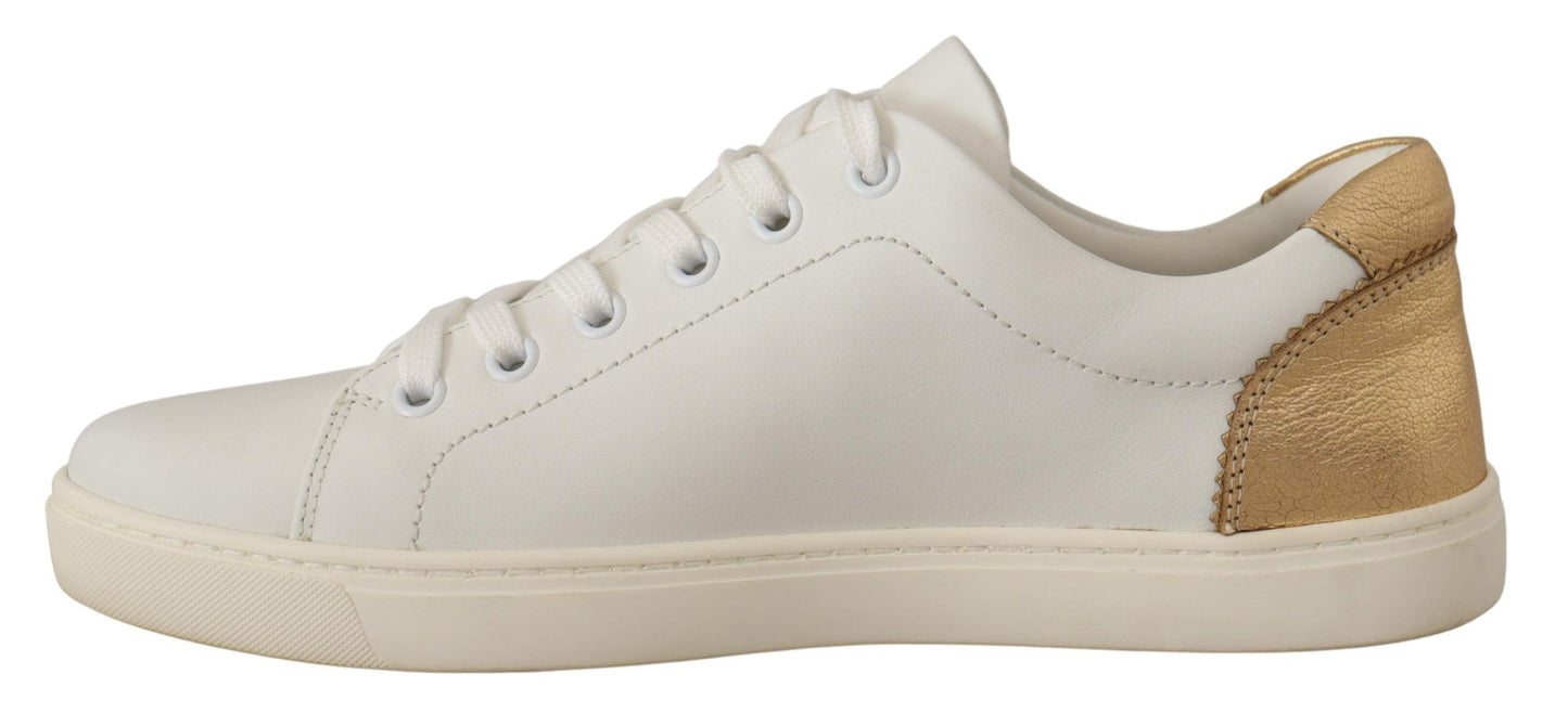 Weißgoldene niedrige Ledersneaker
