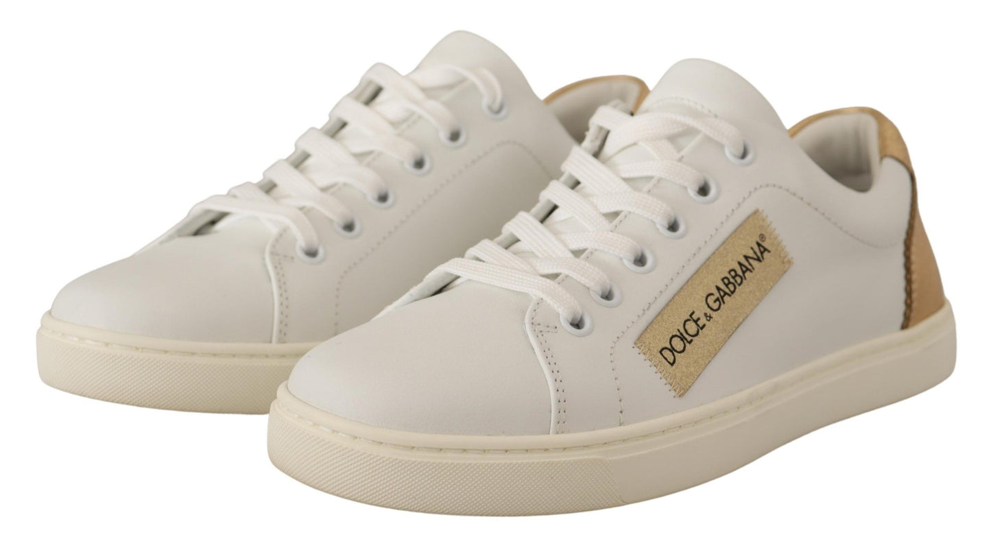 Weißgoldene niedrige Ledersneaker