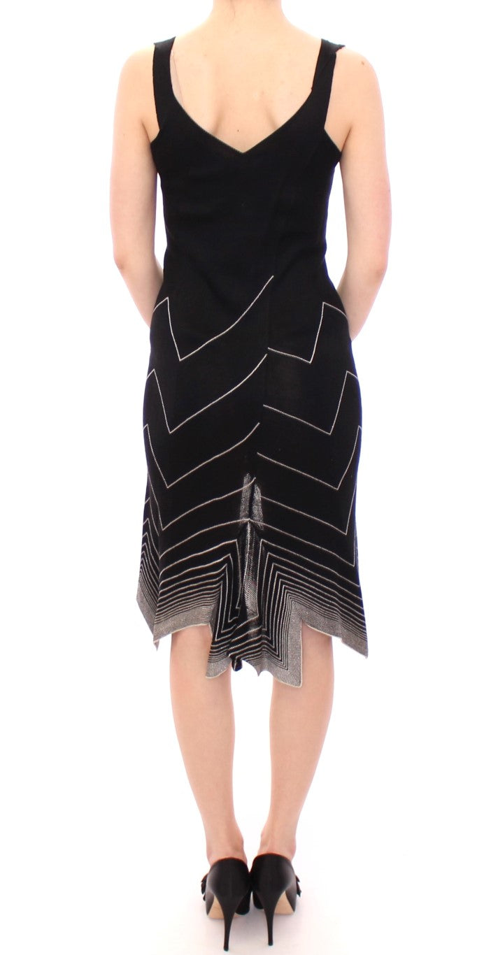 Schwarz-weißes Cocktailkleid aus Strick mit tiefem V-Ausschnitt