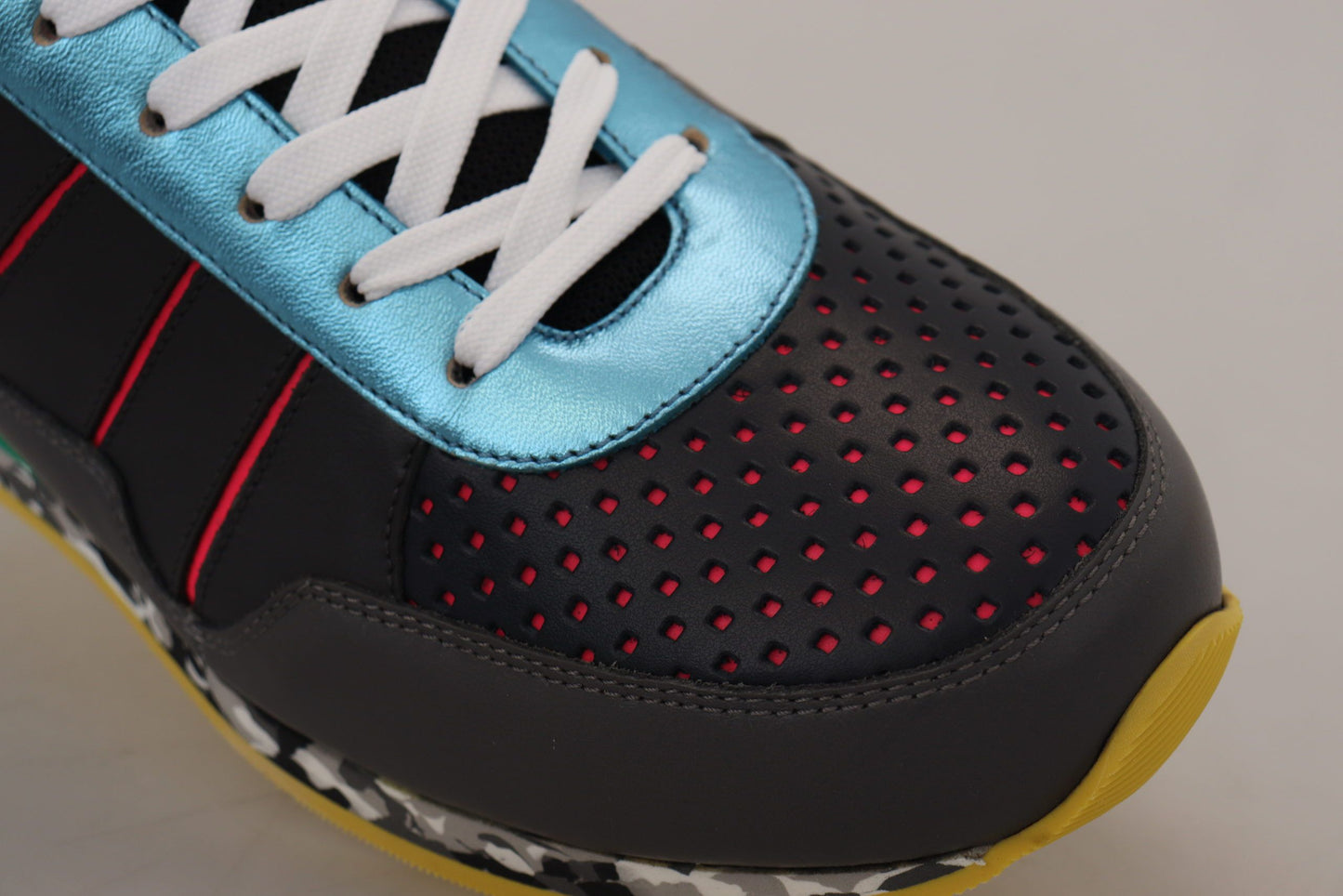 Mehrfarbige Sport-Sneaker mit niedrigem Schaft