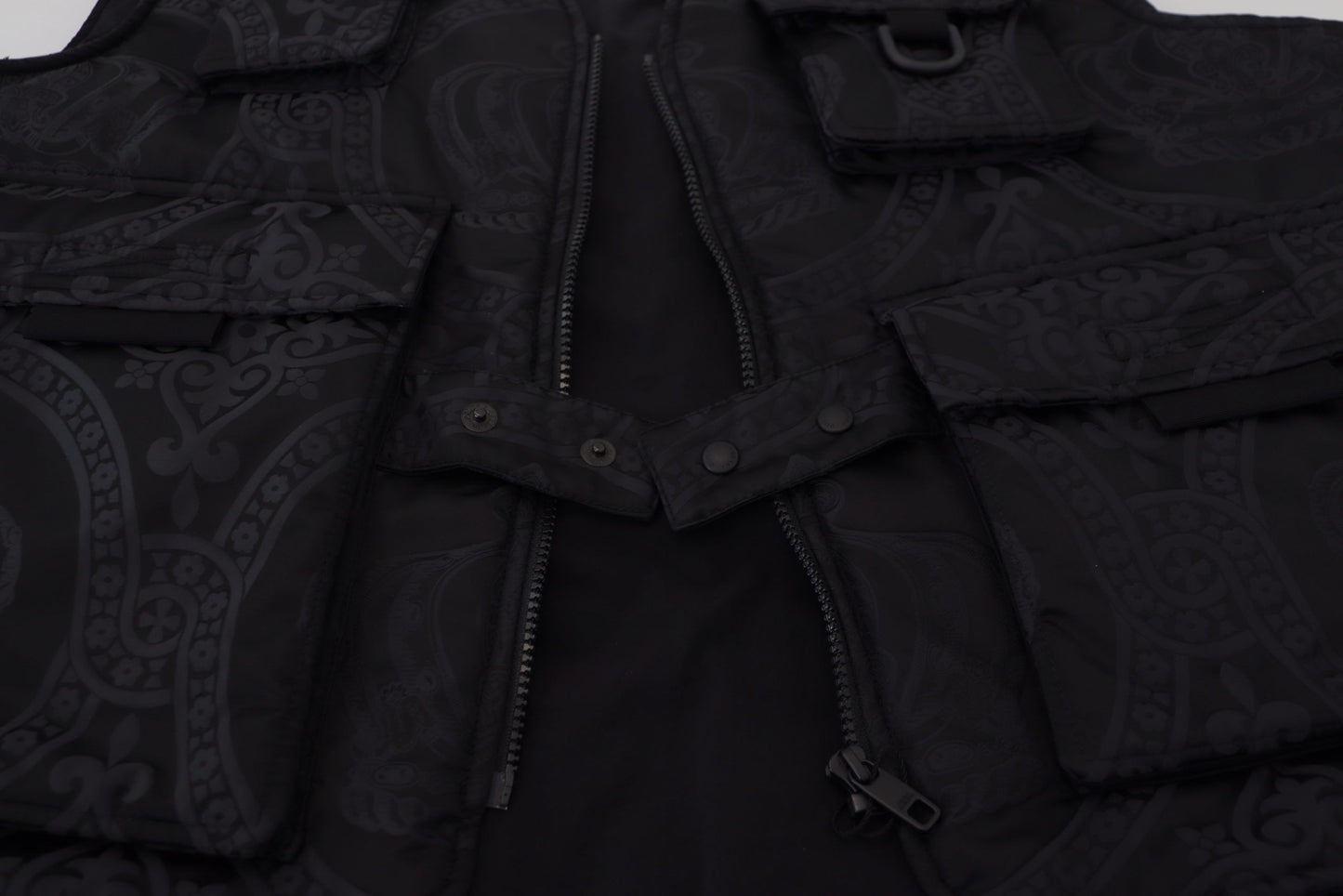 Schwarze ärmellose Nylonjacke mit durchgehendem Reißverschluss