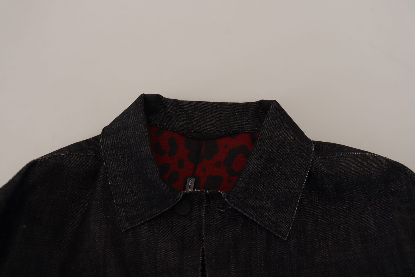 Schwarze Jeansjacke aus Baumwolle mit durchgehender Knopfleiste