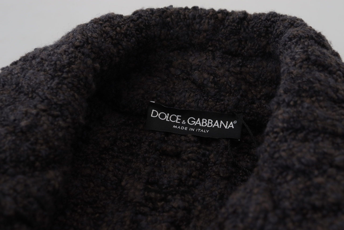 Schwarze zweireihige Wollstrickjacke
