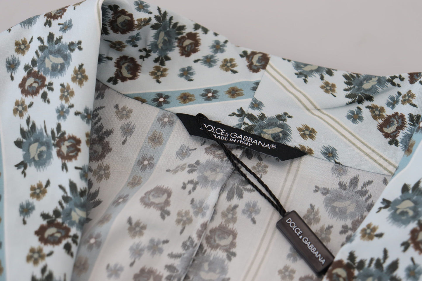 Blaue Baumwoll-Robenjacke mit Blumenmuster