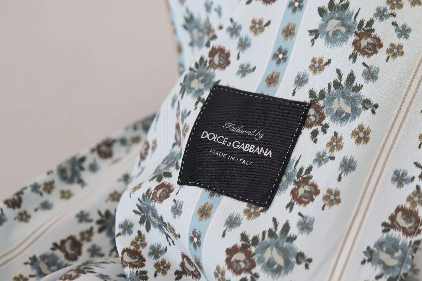 Blaue Baumwoll-Robenjacke mit Blumenmuster