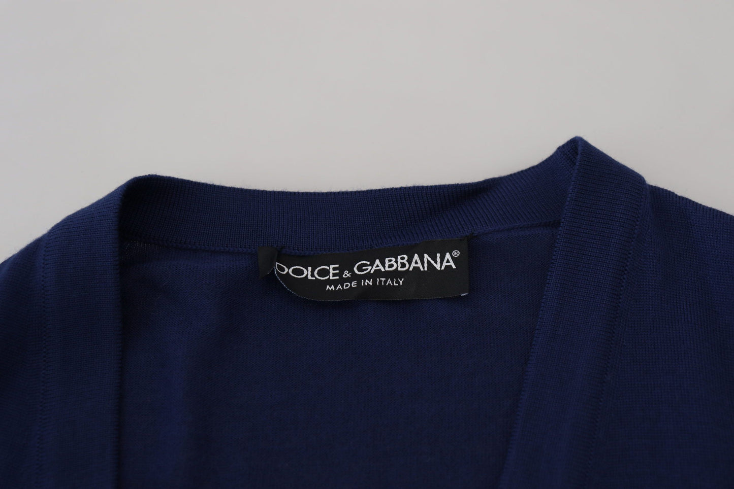 Blauer Cardigan aus Wolle mit V-Ausschnitt und Knopfleiste