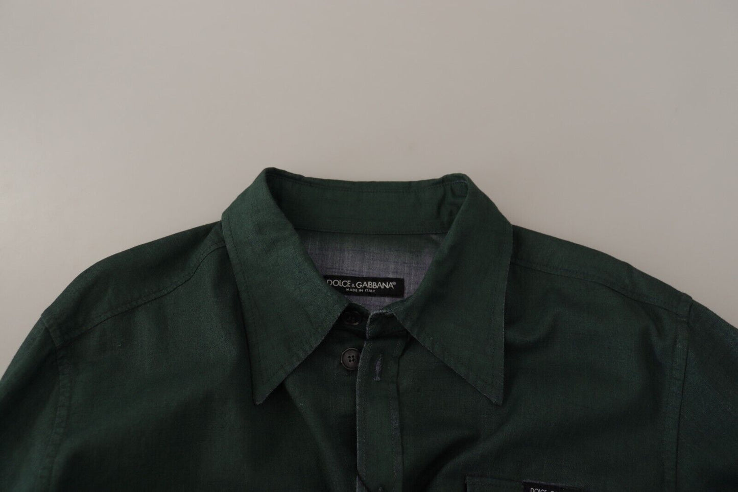 Dunkelgrünes Button-Down-Hemd mit langen Ärmeln