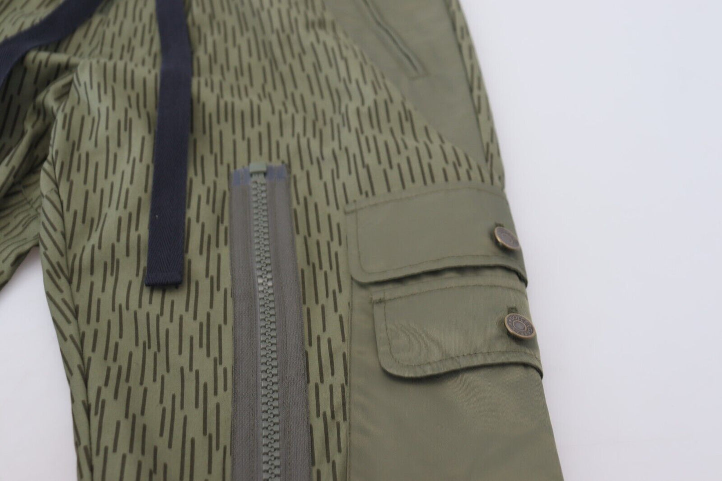 Grün gestreifte Cargohose mit Reißverschluss