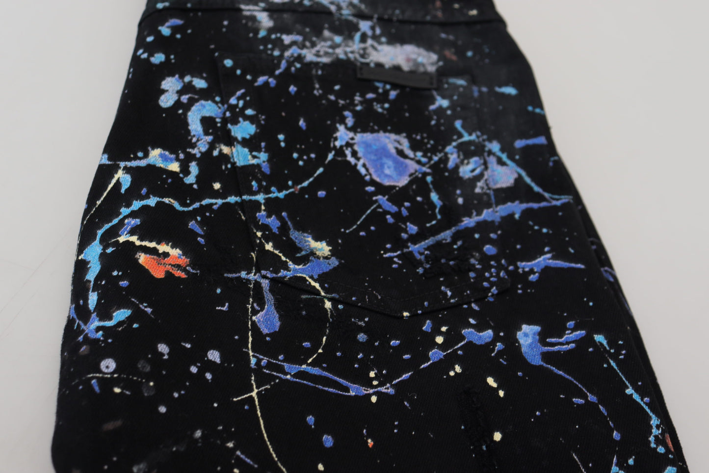 Schwarze Jeans aus Baumwoll-Denim mit Farbspritzer-Print