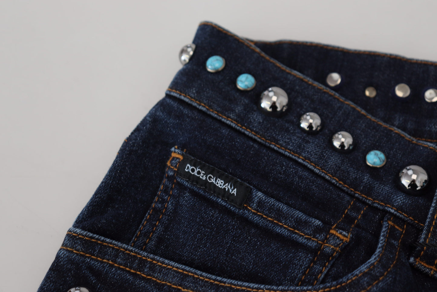 Blaue Jeans aus Baumwolle mit Nieten und niedriger Taille