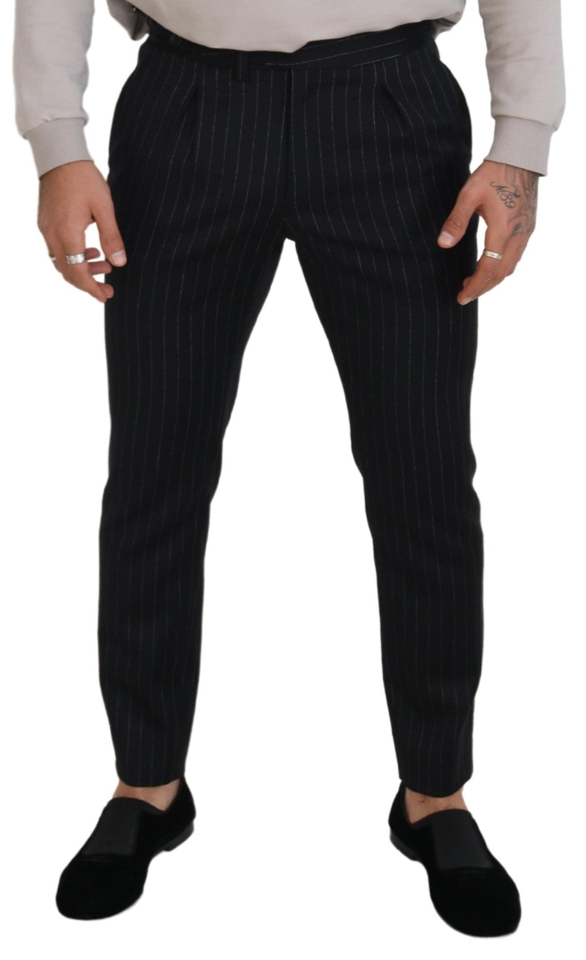 Schwarze Chinohose aus Wolle mit Streifen