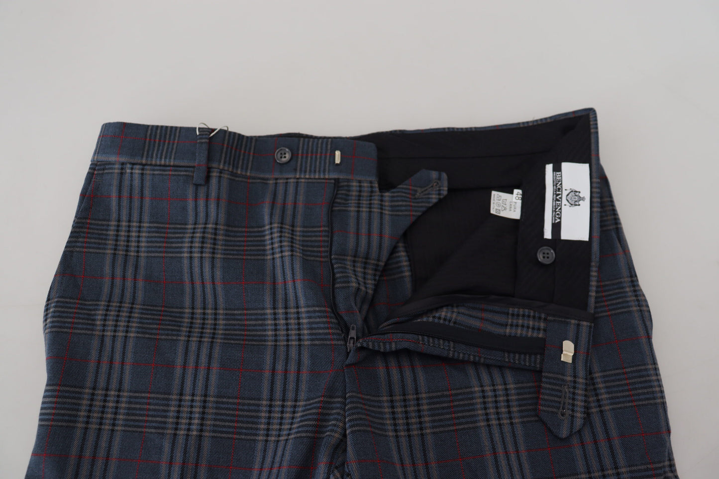 Graue Herrenhose aus reiner Wolle mit Karomuster