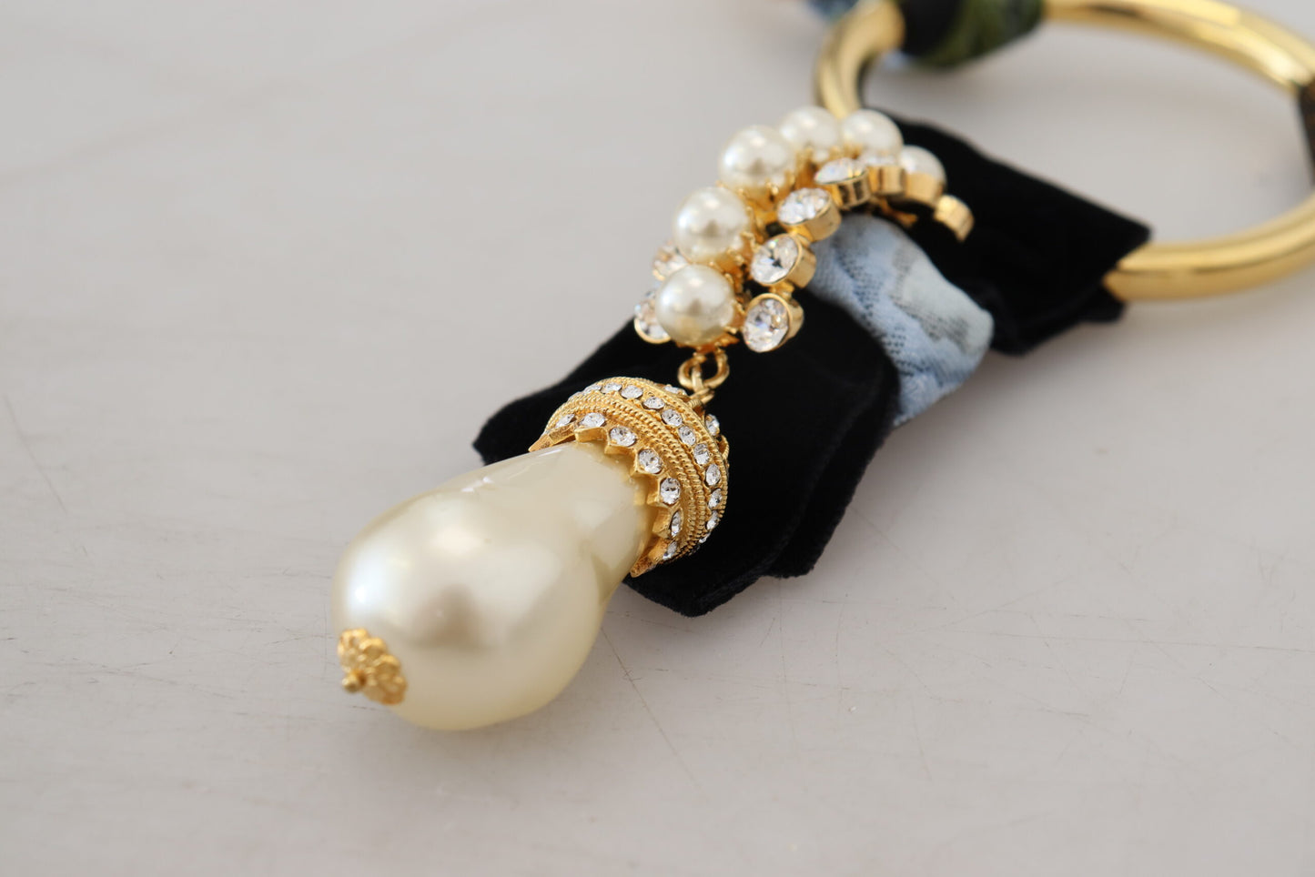 Statement-Halskette „Sicily Crystal Robe“ aus goldenem Messing