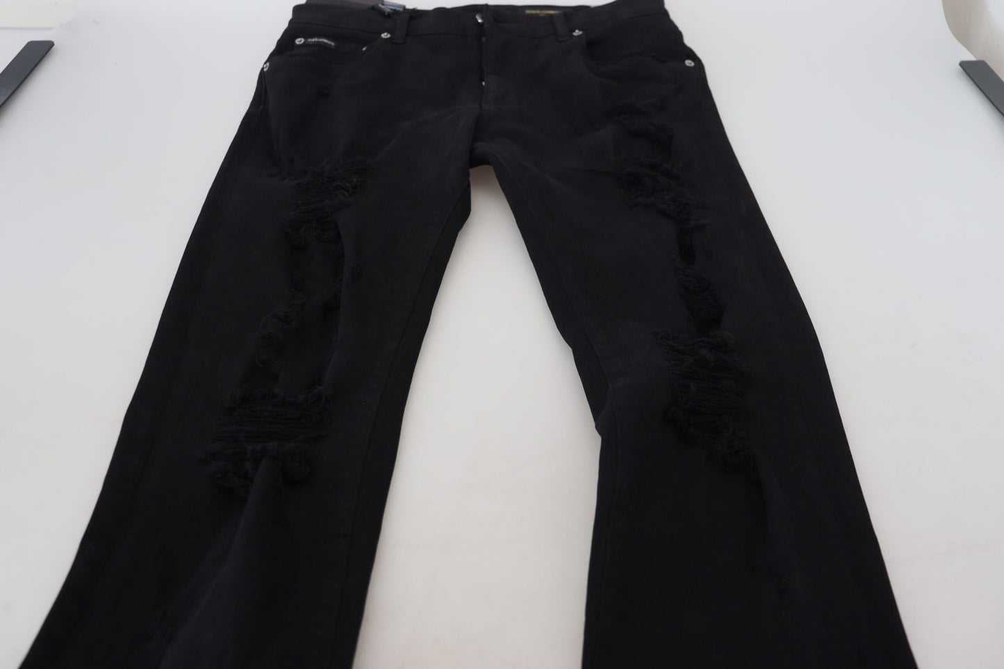 Schwarze Slim Fit Jeans aus zerfetztem Baumwolldenim