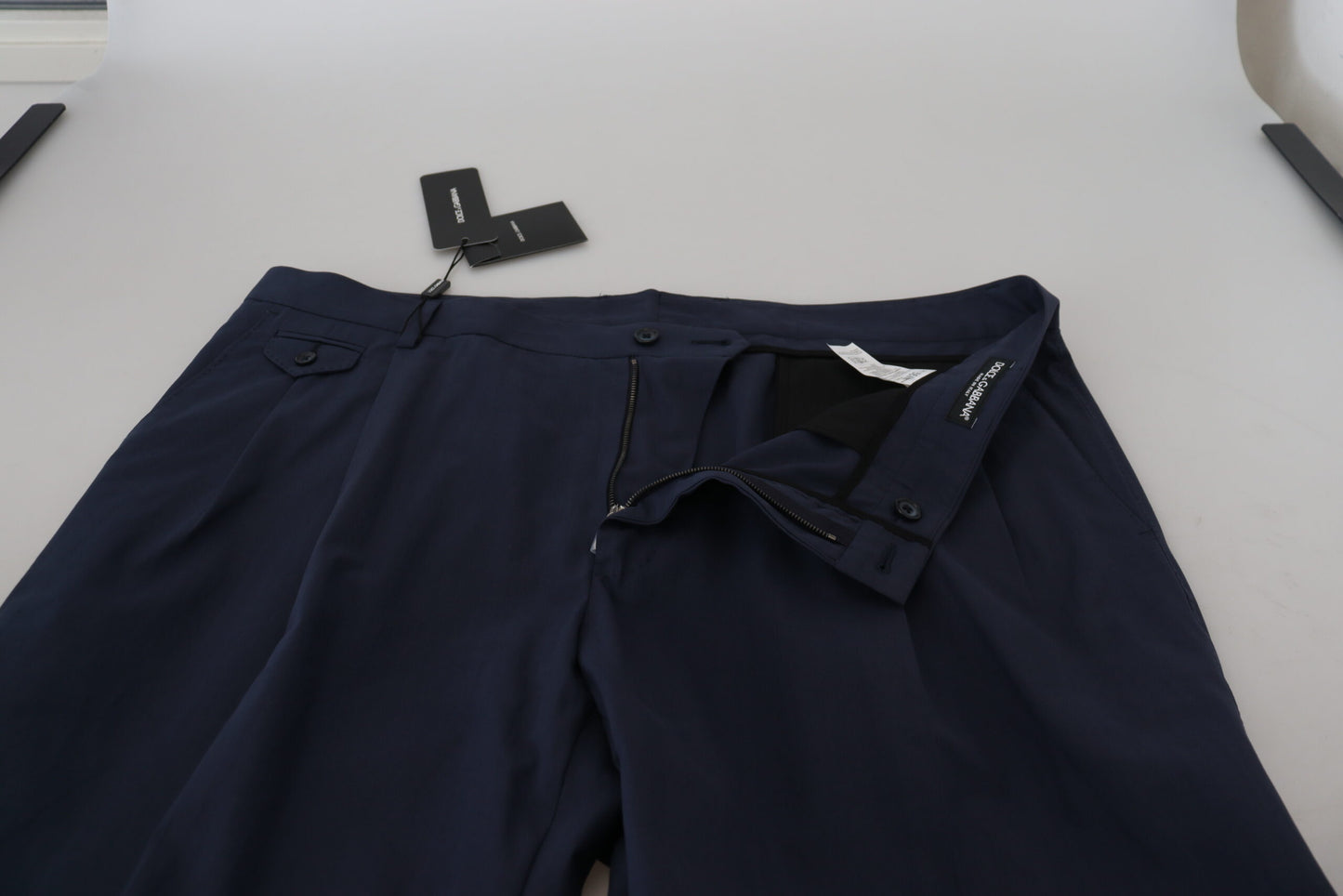 Dunkelblaue Chinohose aus Baumwolle