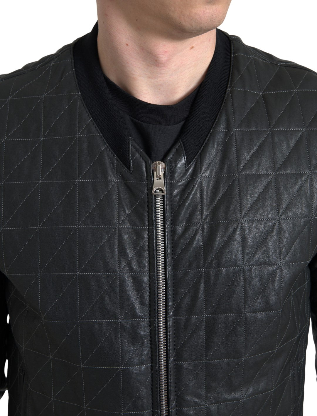 Schwarze Bomberjacke aus Leder mit durchgehendem Reißverschluss