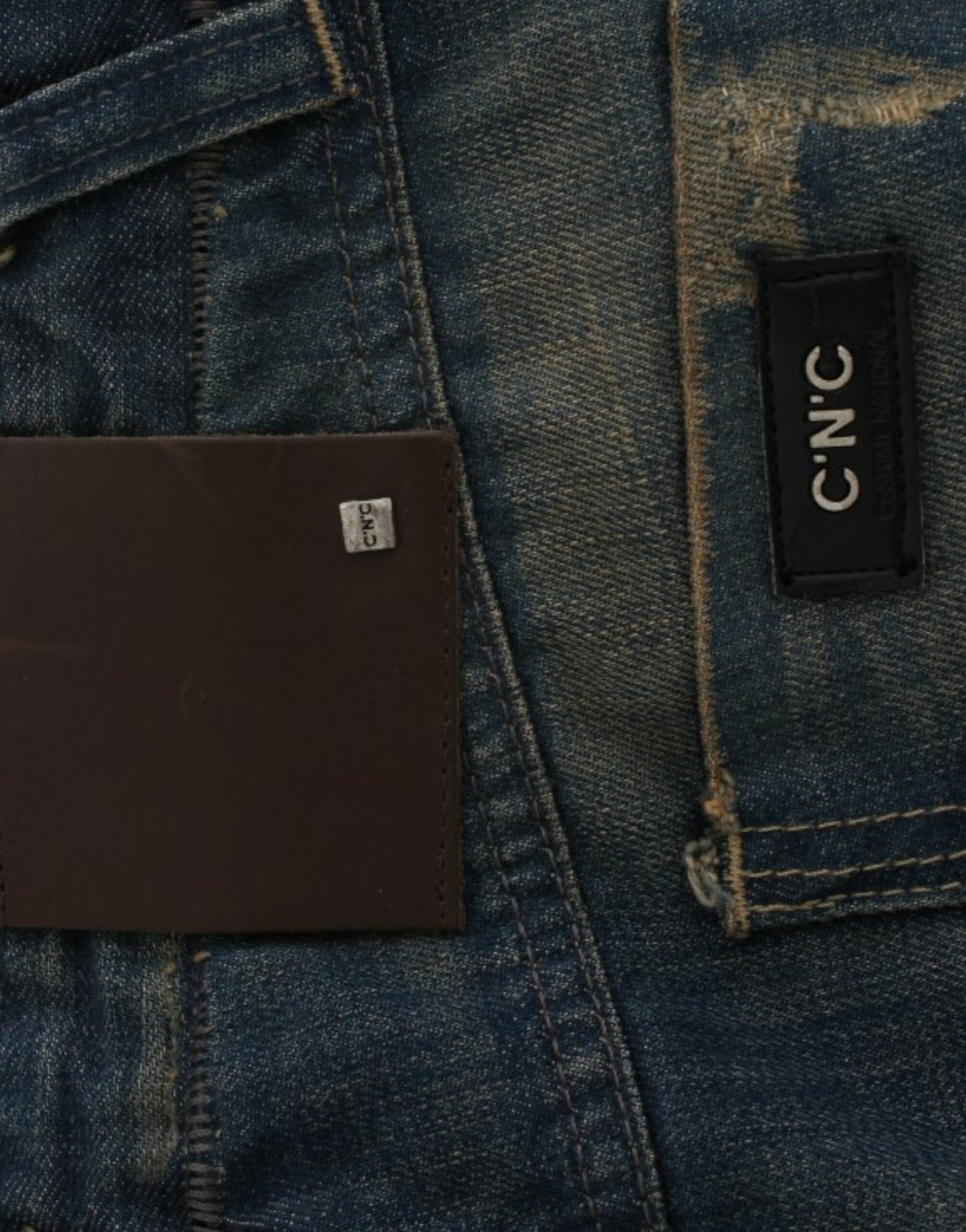 Blaue Jeans mit geradem Bein