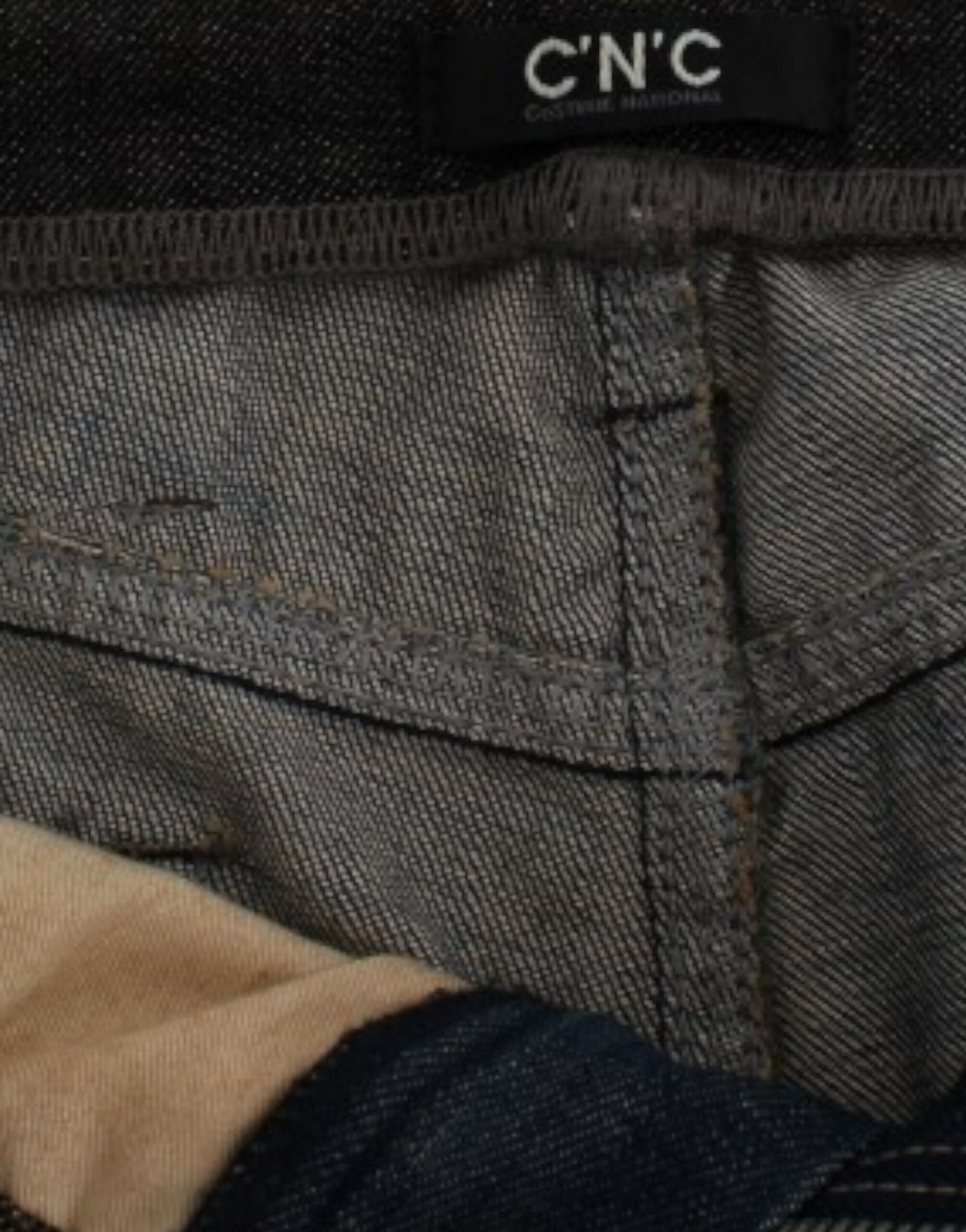 Blaue Jeans mit geradem Bein