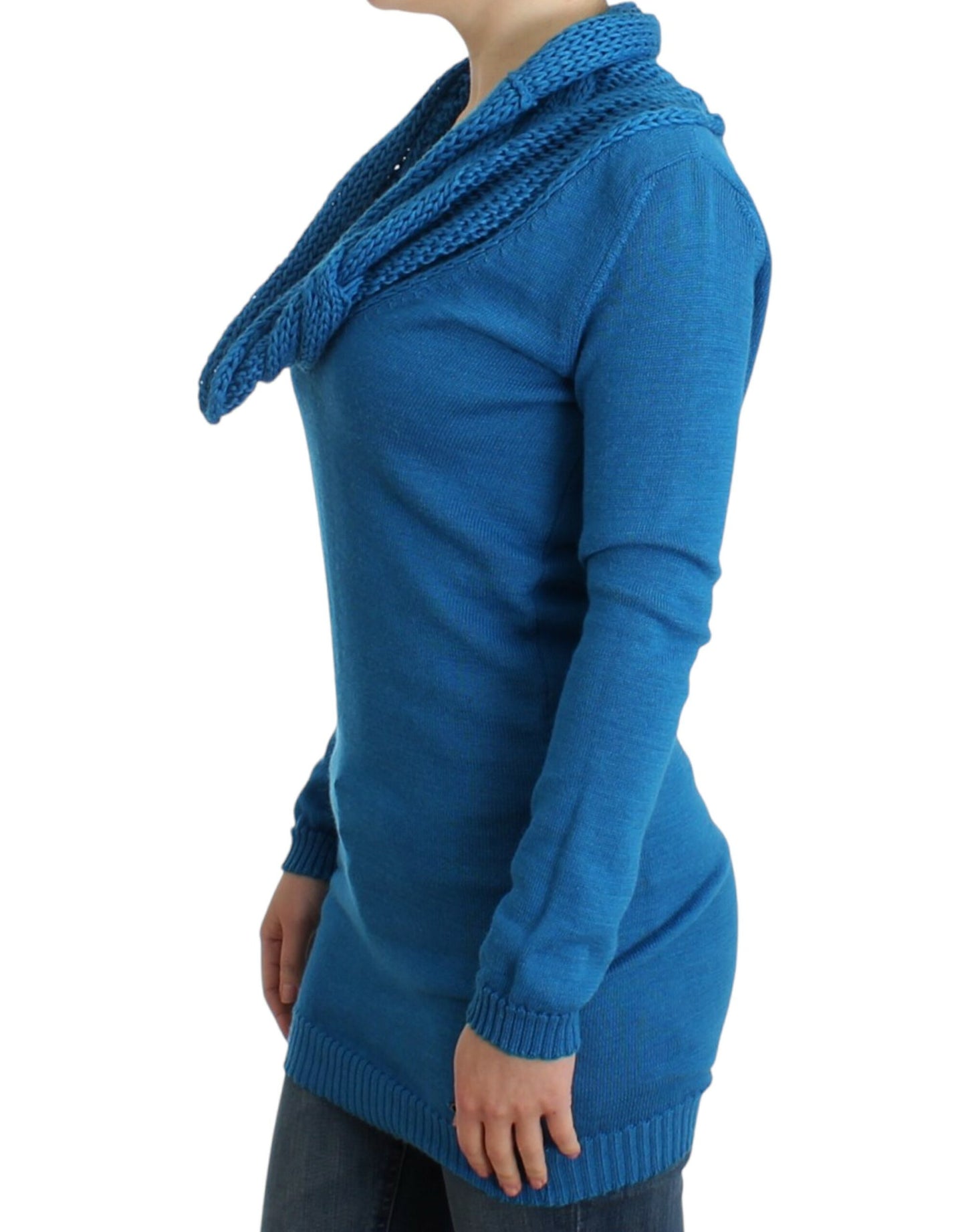 Blauer Strickpullover mit Rundhalsausschnitt