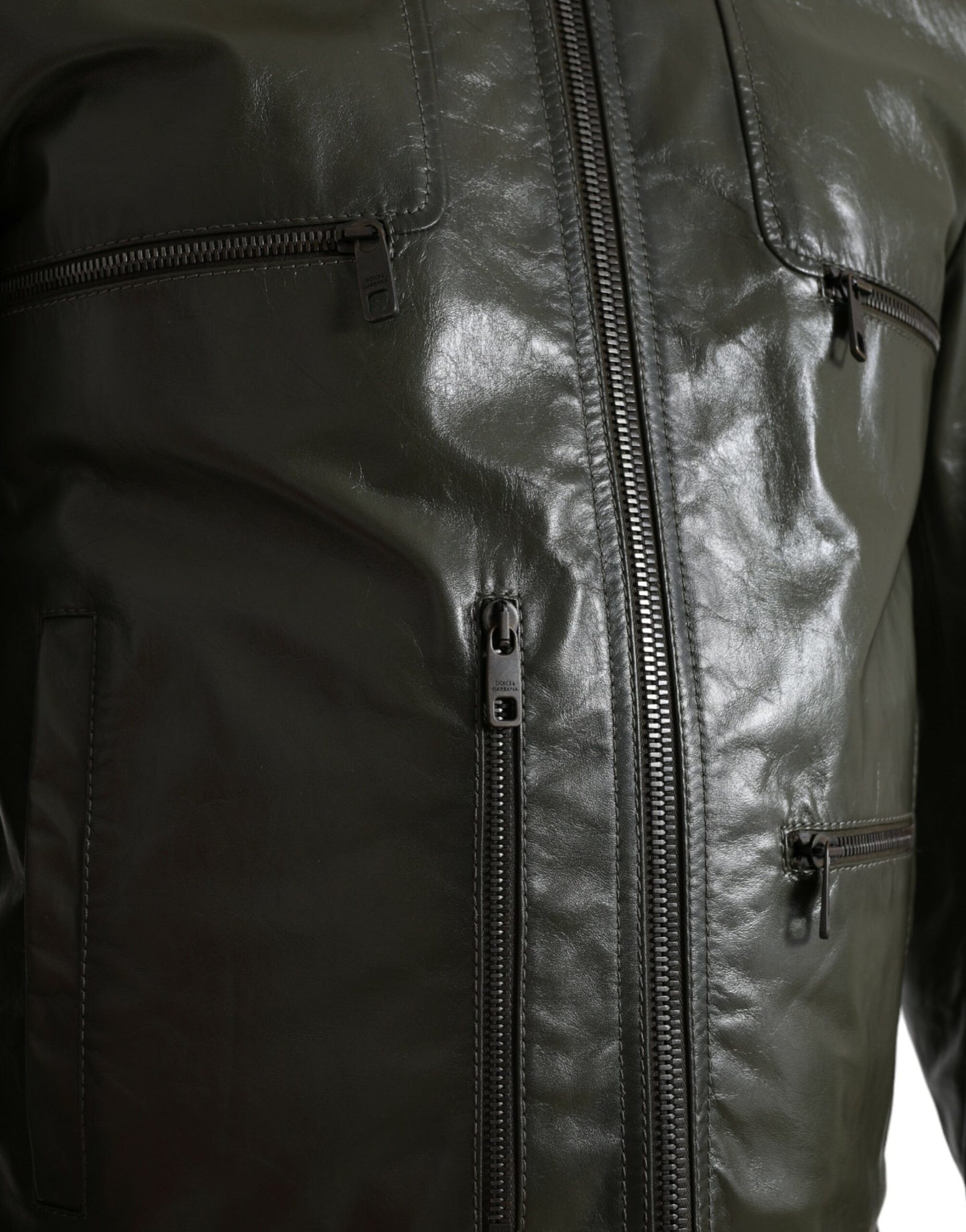 Grüne Bikerjacke aus Leder mit Kragen und durchgehendem Reißverschluss