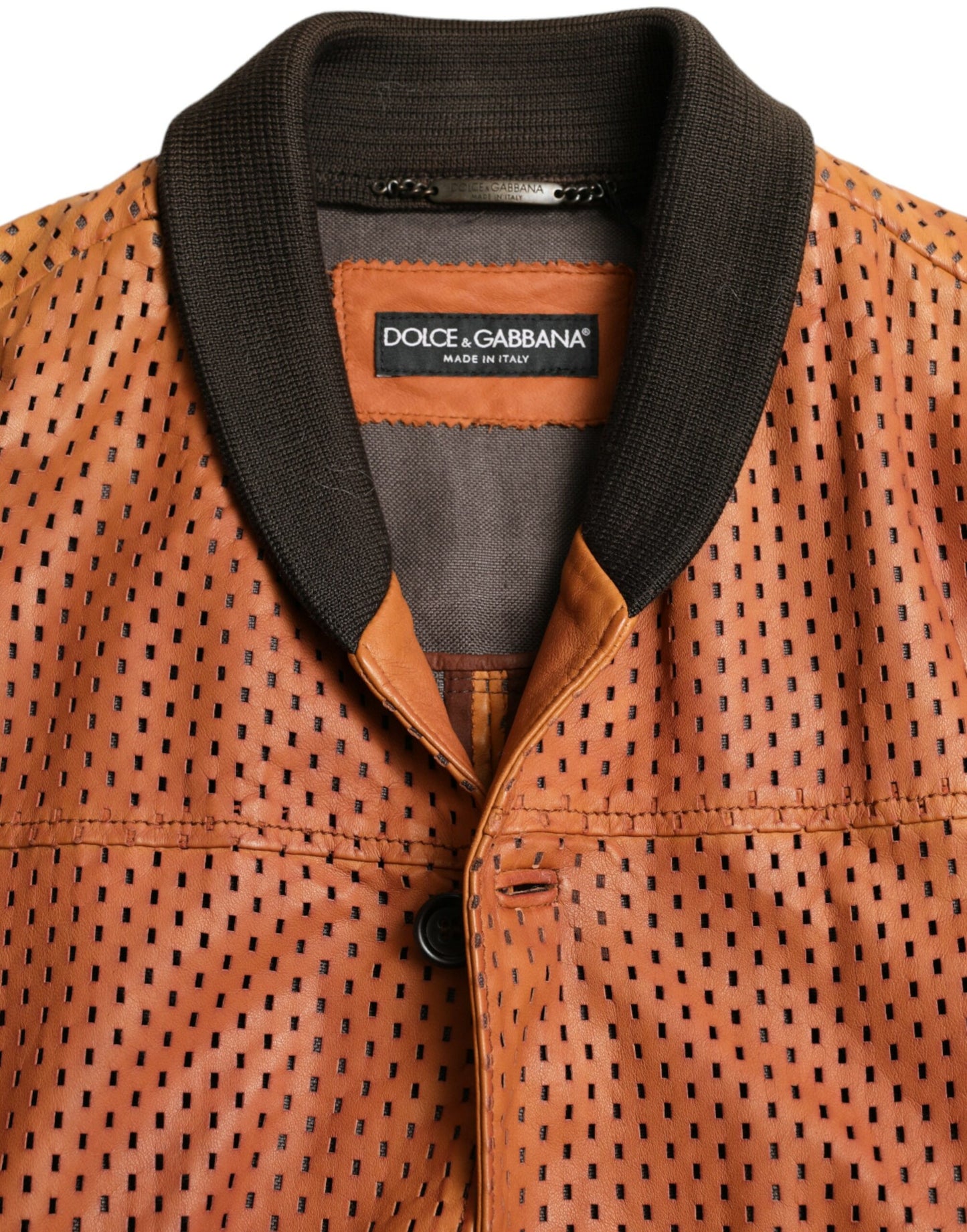 Braune perforierte Jacke aus Lammleder