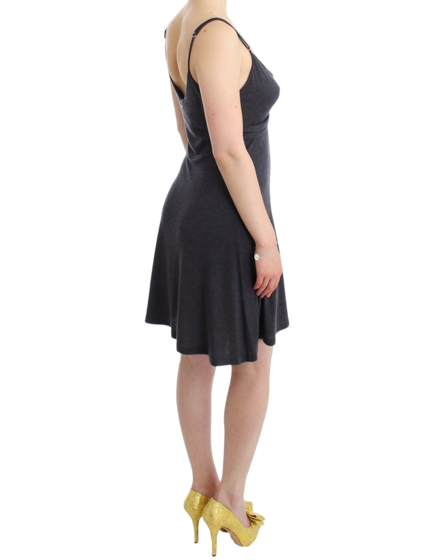 Graues gestricktes A-Linien-Kleid