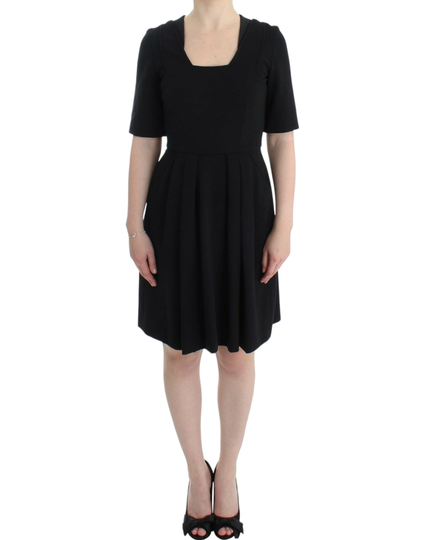 Schwarzes kurzärmliges Venuskleid