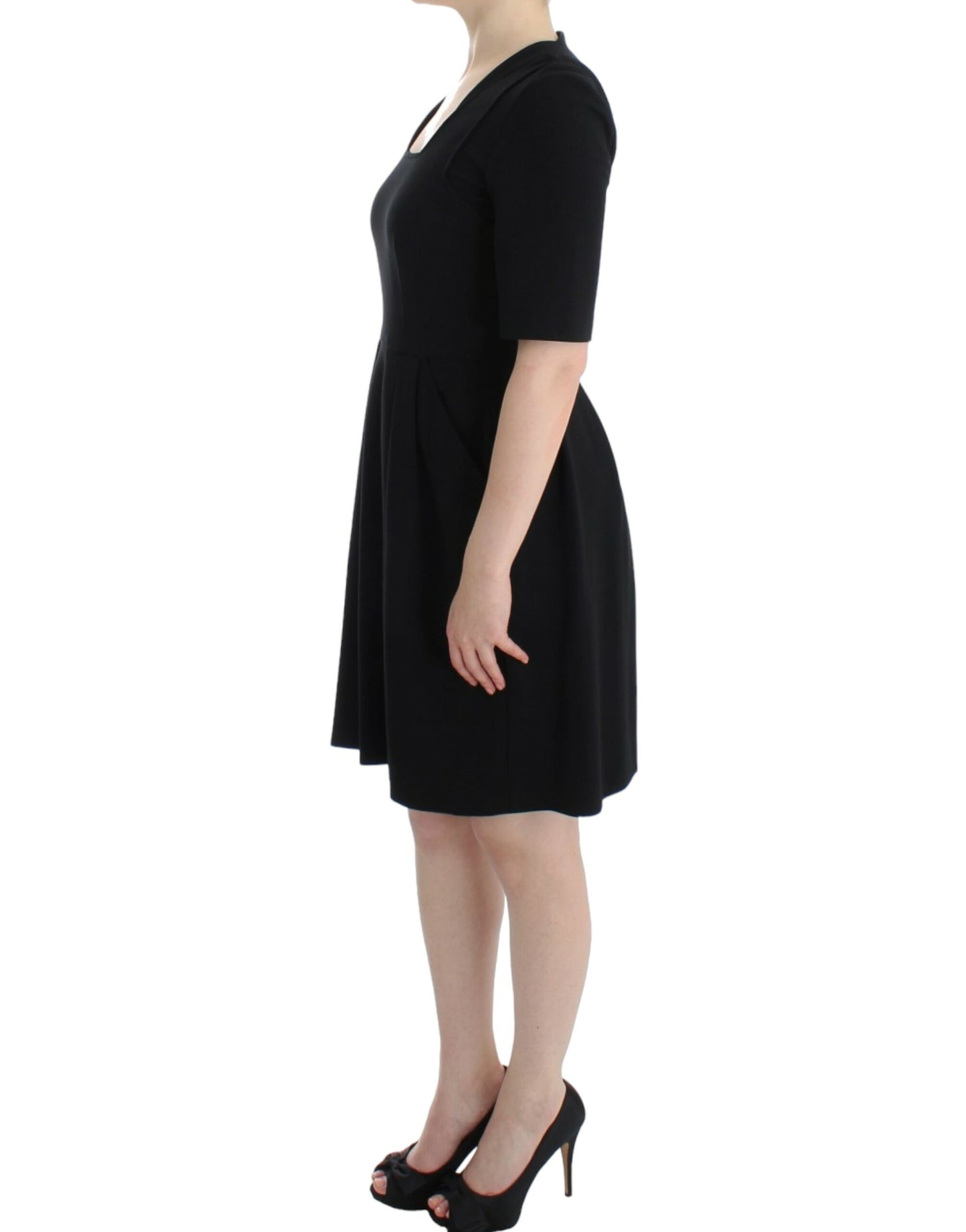 Schwarzes kurzärmliges Venuskleid
