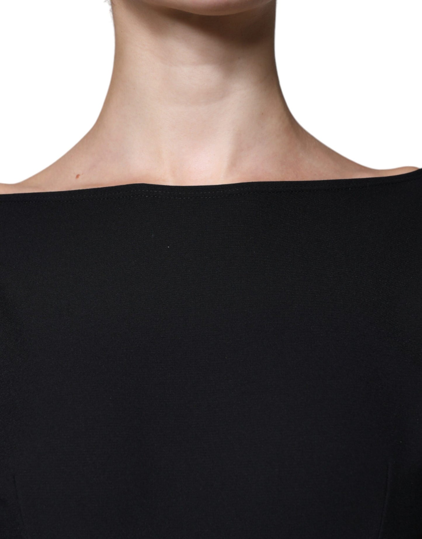 Schwarzes Minikleid aus Viskose mit Cut-Outs in A-Linie und langen Ärmeln