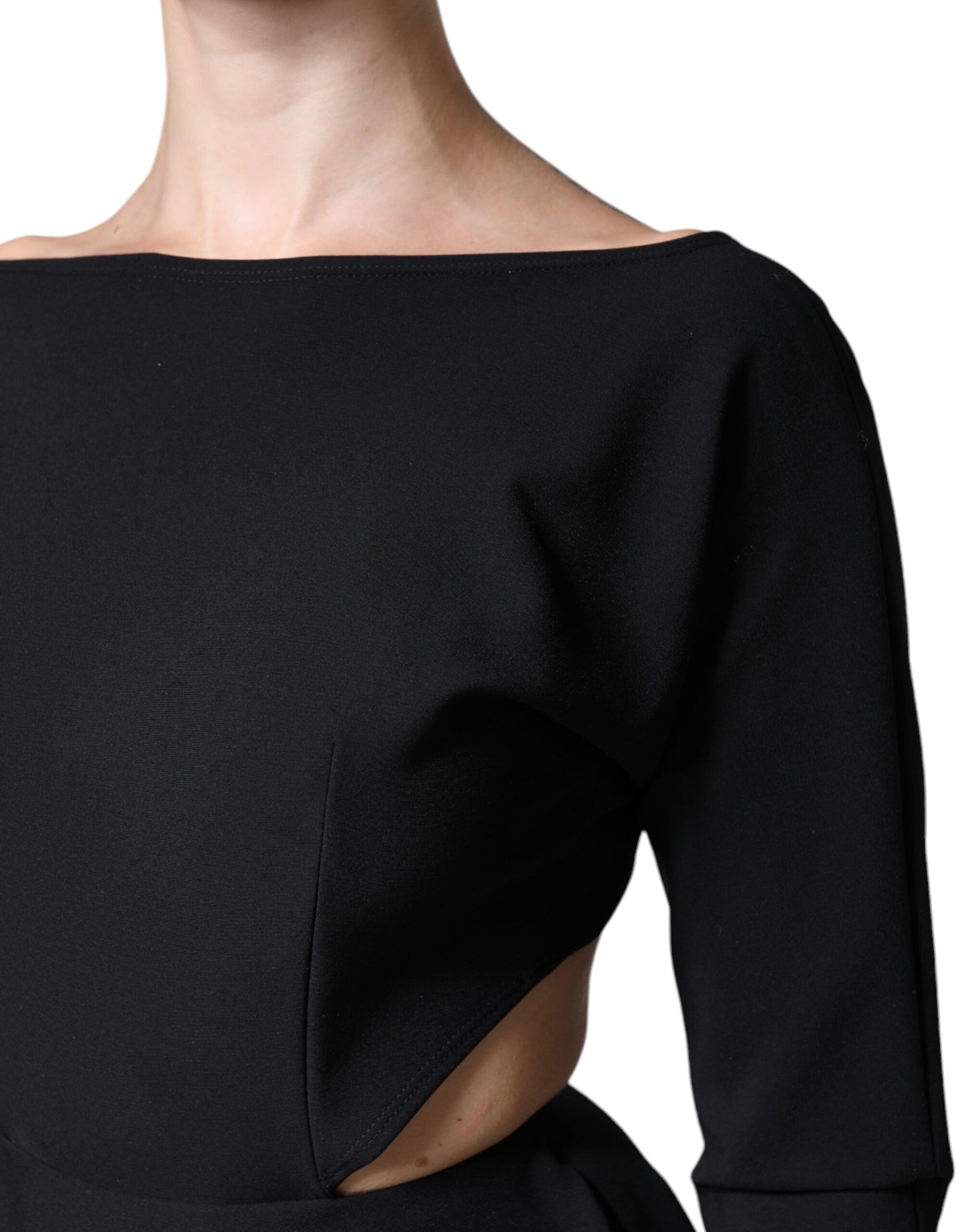 Schwarzes Minikleid aus Viskose mit Cut-Outs in A-Linie und langen Ärmeln