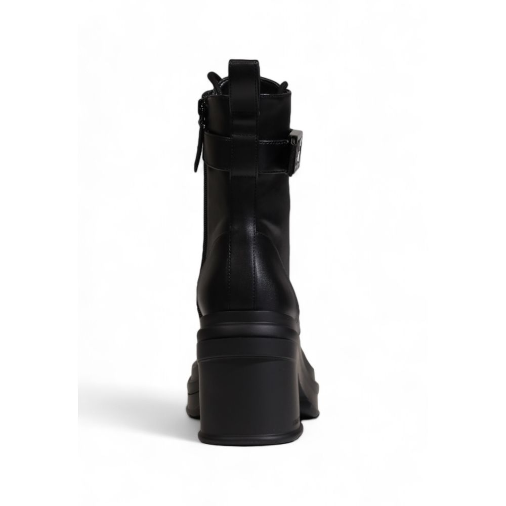 Schwarzer Polyesterstiefel