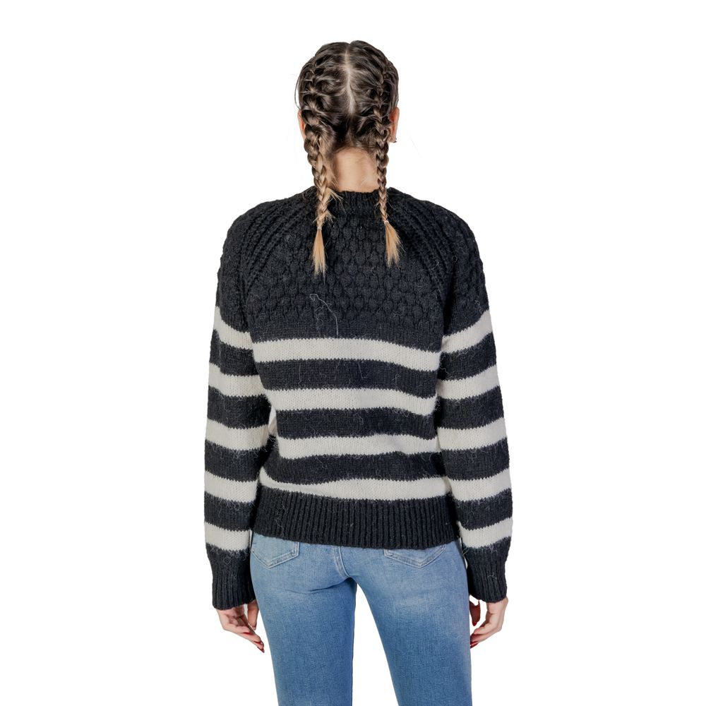 Schwarz-weißer Pullover aus recyceltem Polyester