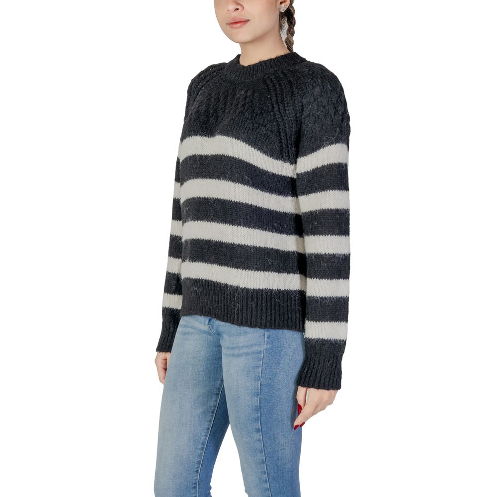 Schwarz-weißer Pullover aus recyceltem Polyester