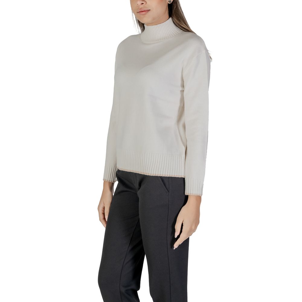 Cremefarbener Polyesterpullover