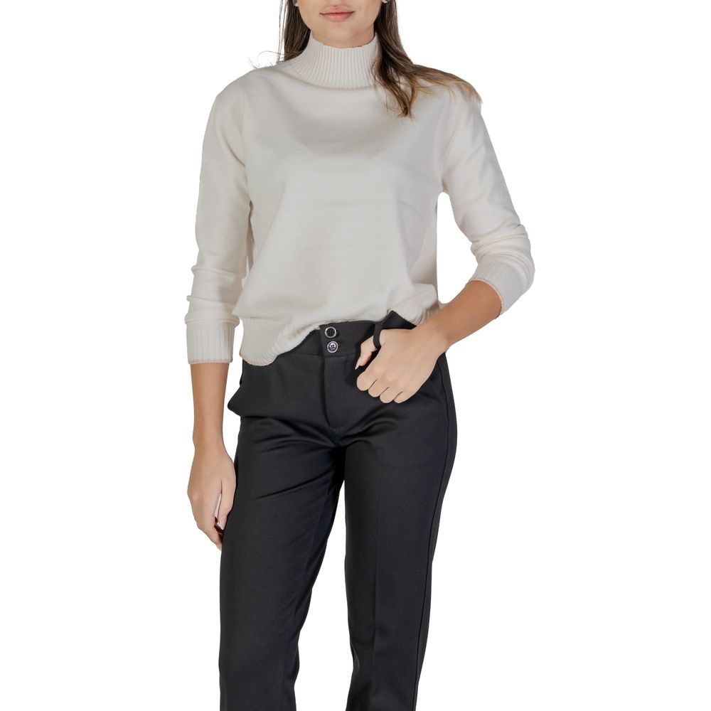 Cremefarbener Polyesterpullover
