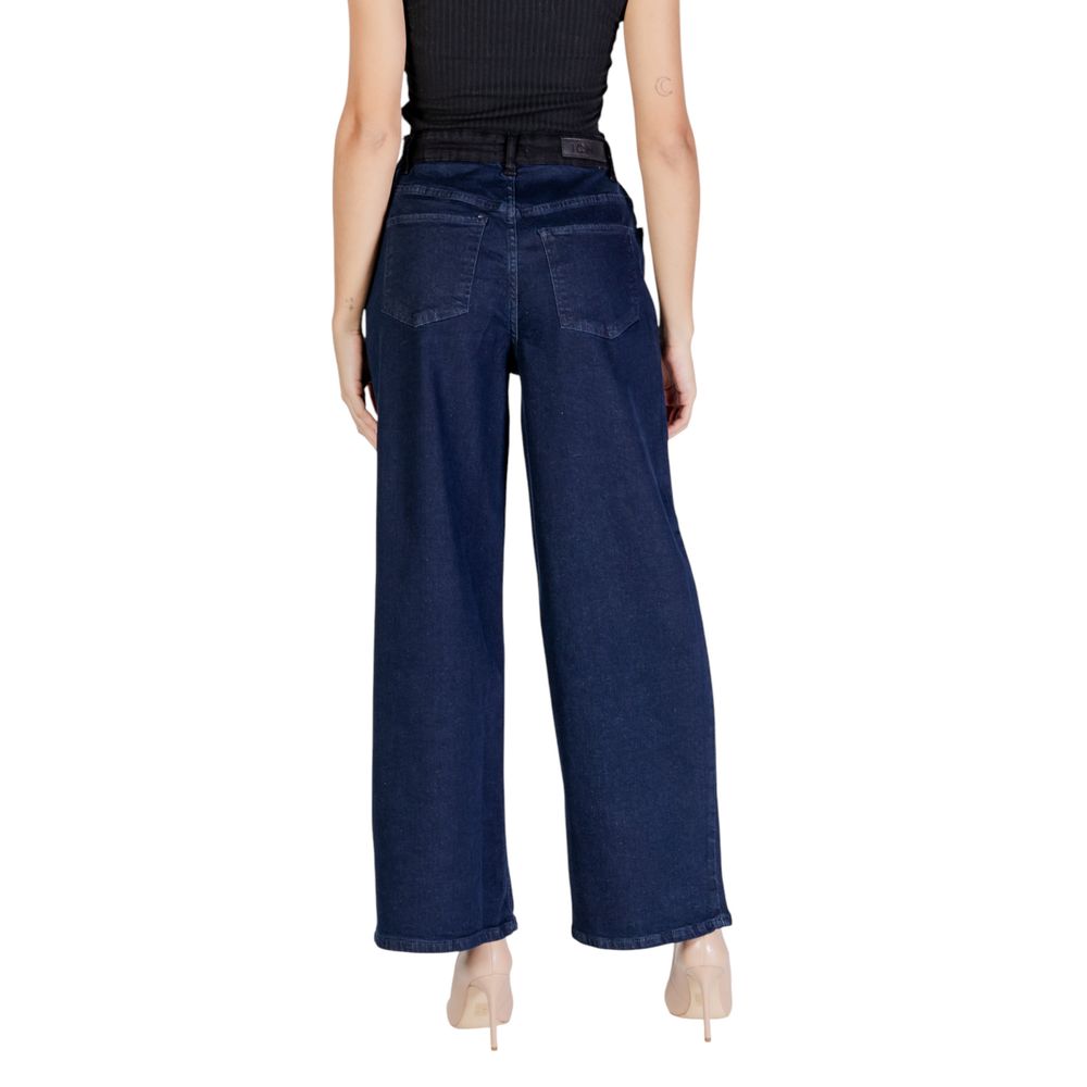 Blaue Baumwollhose
