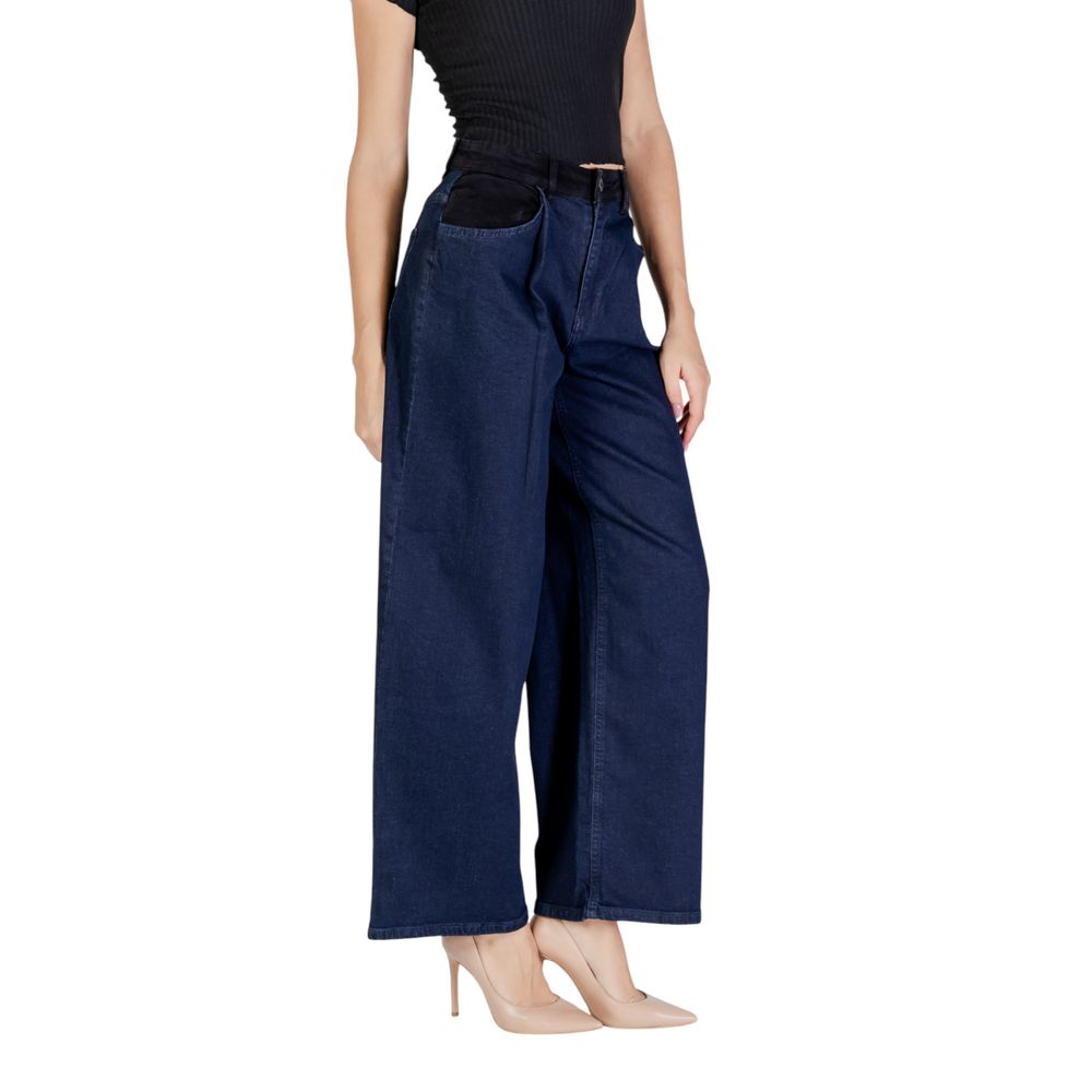 Blaue Baumwollhose