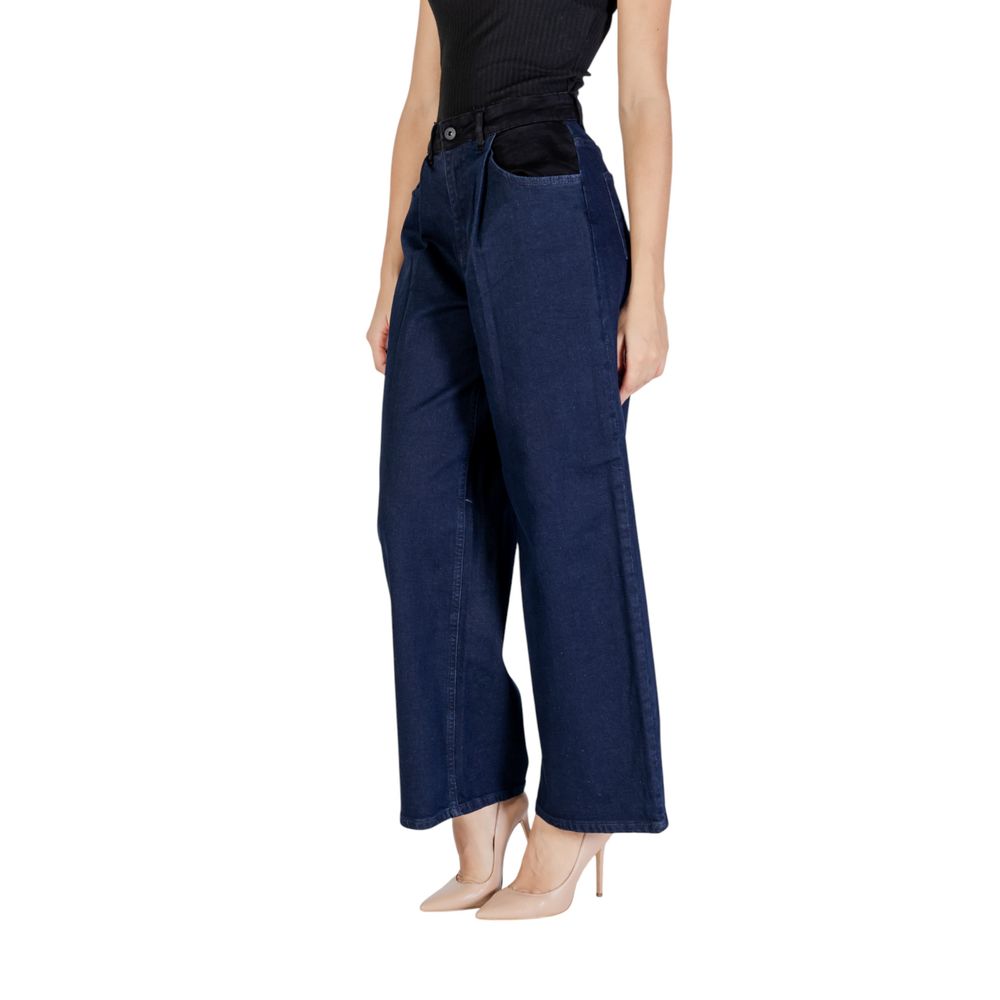 Blaue Baumwollhose