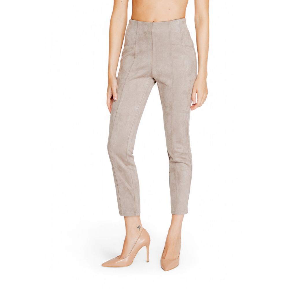 Graue Polyesterjeans und -hose