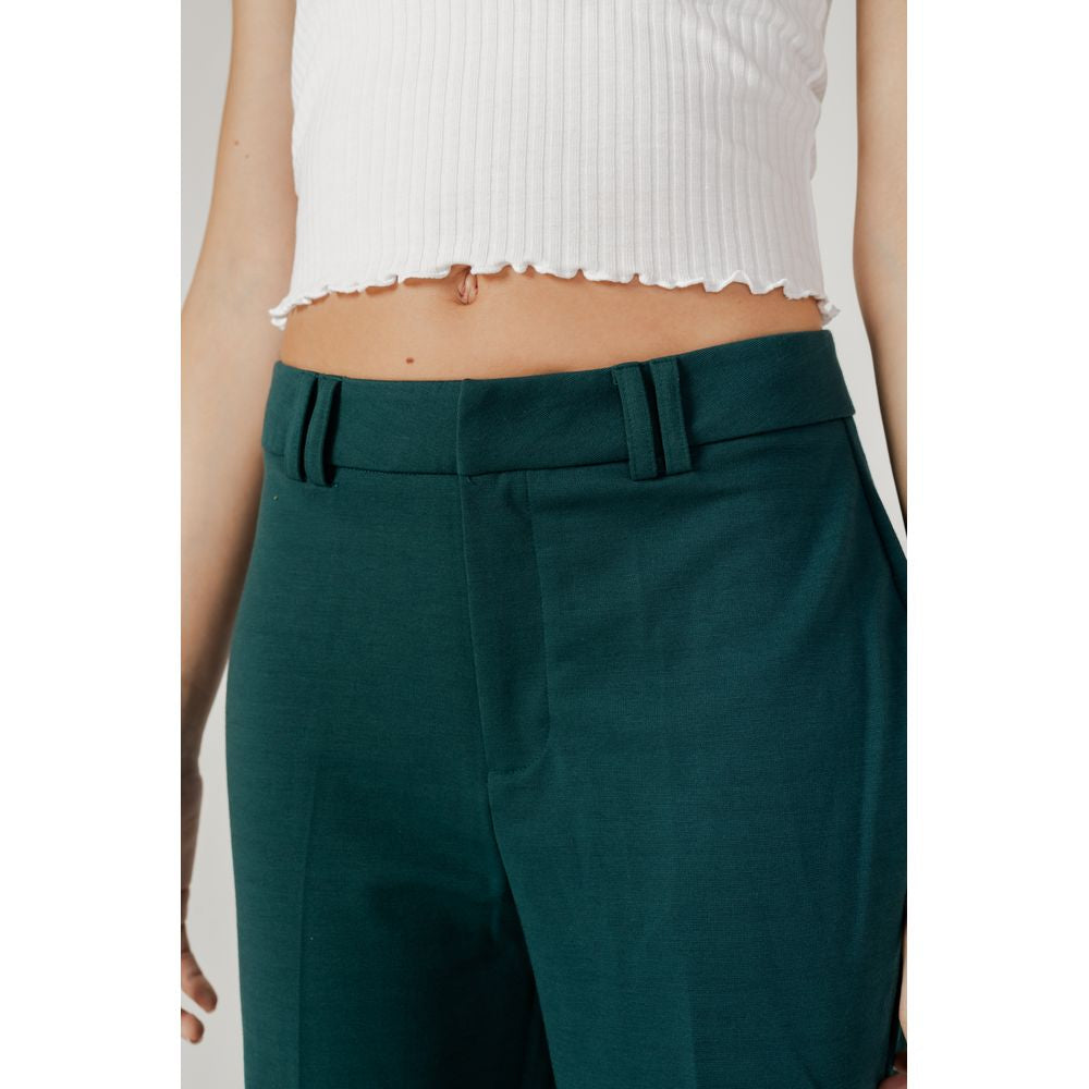Grüne Polyesterhose