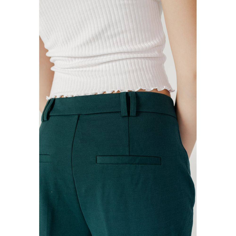 Grüne Polyesterhose