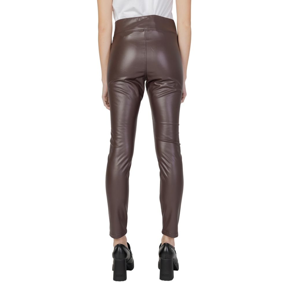 Braune Polyesterjeans und -hose
