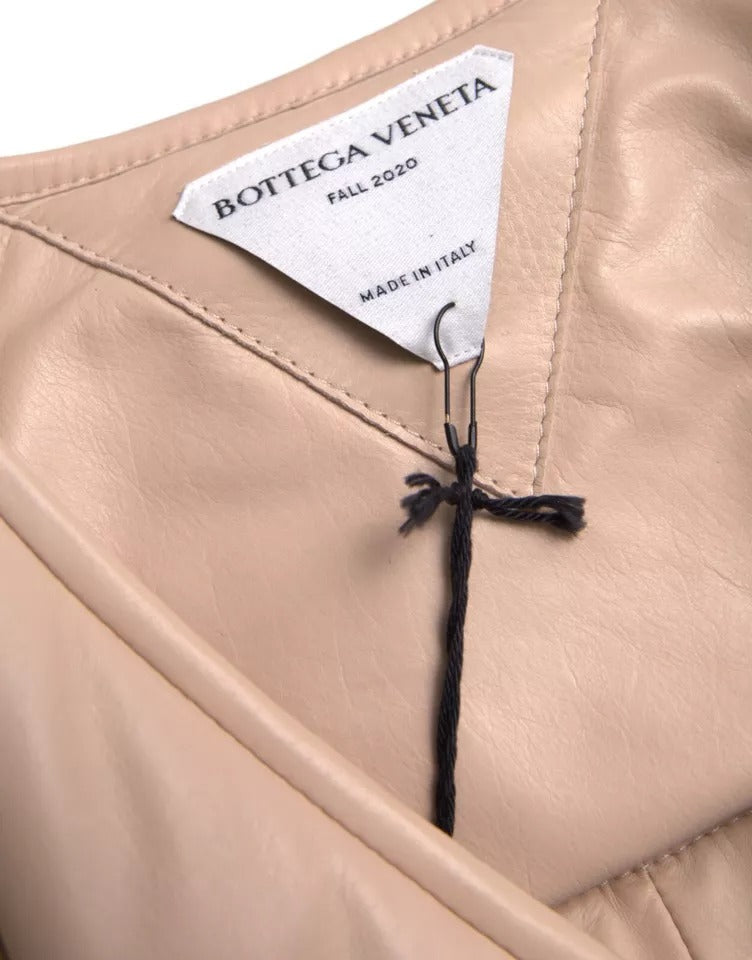 Beigefarbene, gesteppte, ärmellose Jacke aus Kalbsleder